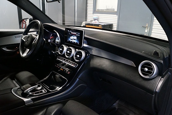 Mercedes-Benz GLC350 e 7 of 15