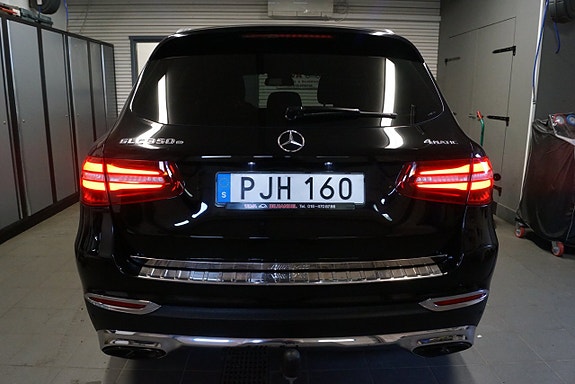 Mercedes-Benz GLC350 e 15 of 15