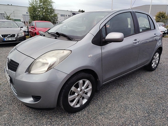 Toyota Yaris 7 of 15