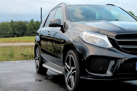 Mercedes-Benz GLE43 2 of 30