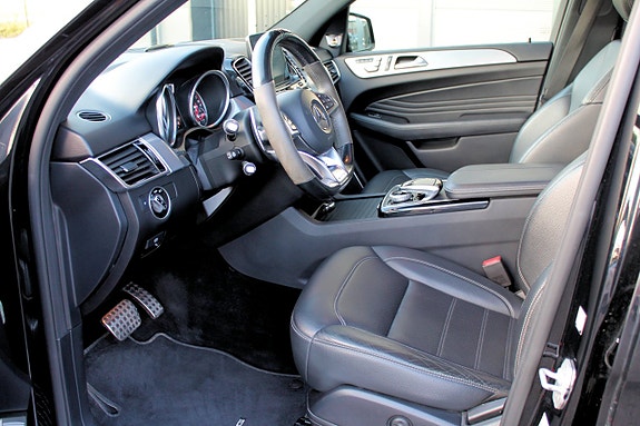 Mercedes-Benz GLE43 25 of 30