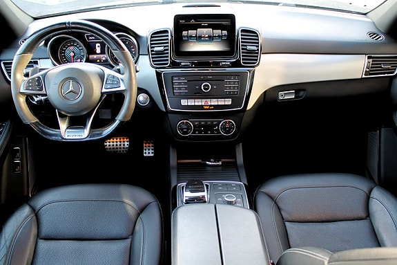 Mercedes-Benz GLE43 26 of 30