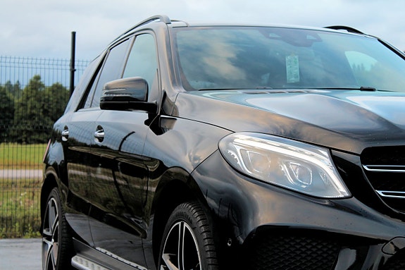 Mercedes-Benz GLE43 3 of 30