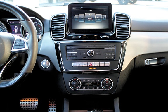 Mercedes-Benz GLE43 30 of 30