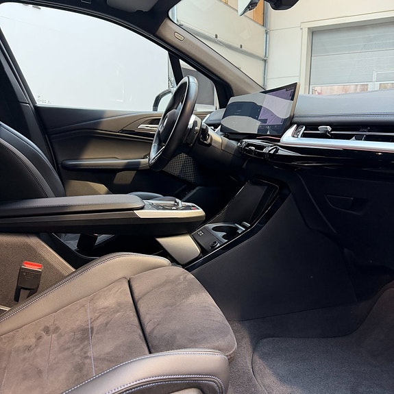 BMW 225e 11 of 12
