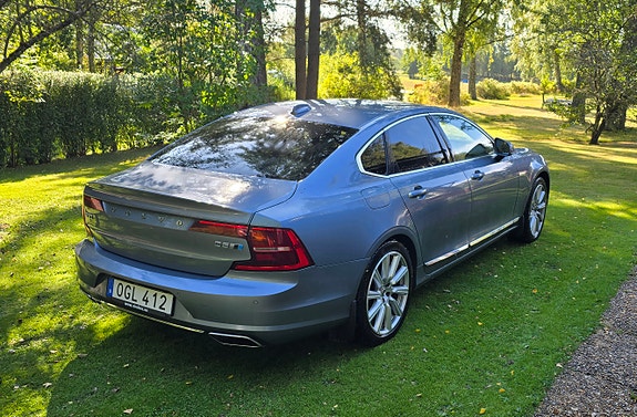 Volvo S90 2 of 7