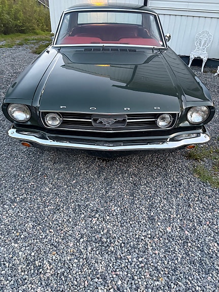Ford Mustang 4 of 14
