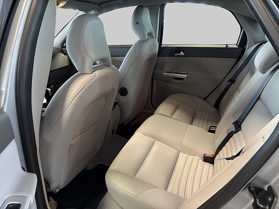 Volvo S40 8 of 16