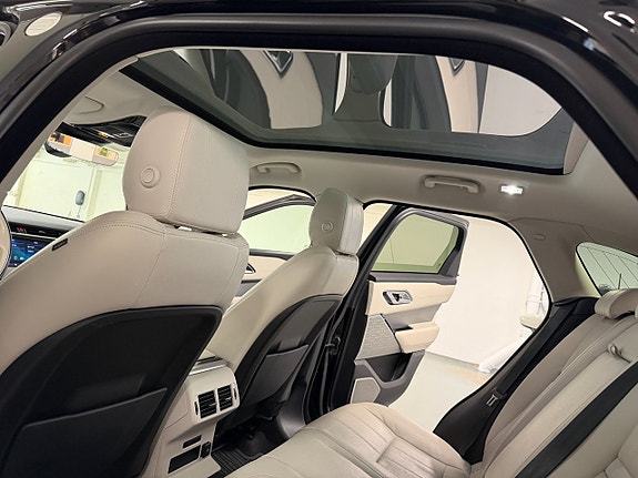 Land Rover Range Rover Velar 11 of 14