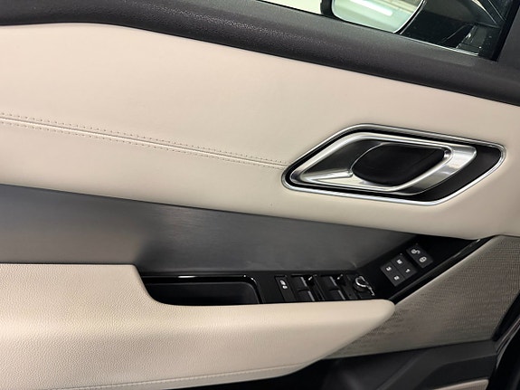 Land Rover Range Rover Velar 10 of 14