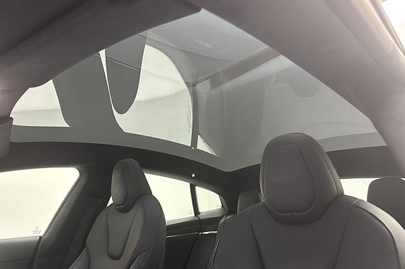 Tesla Model S 16 of 20