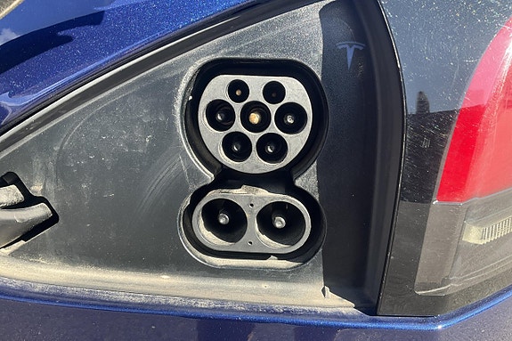 Tesla Model S 18 of 20