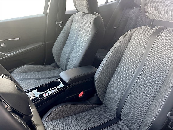 Peugeot 2008 5 of 16