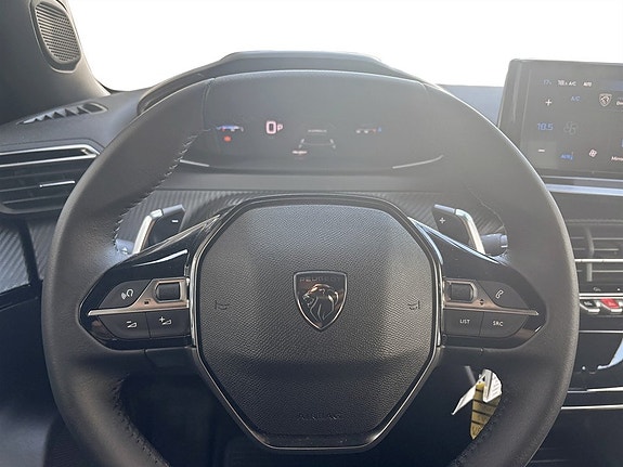 Peugeot 2008 7 of 16