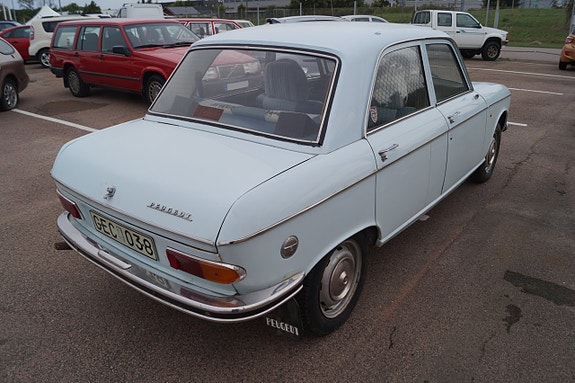Peugeot 204 3 of 10