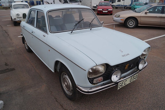 Peugeot 204 2 of 10