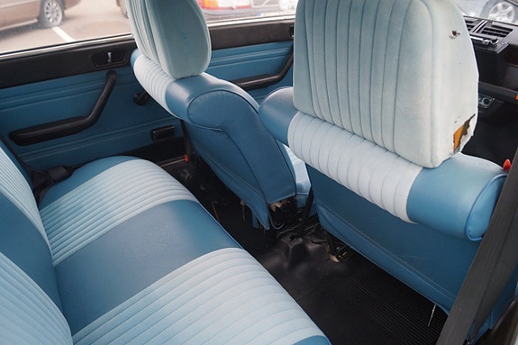 Peugeot 204 9 of 10