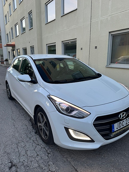 Hyundai i30 2 of 9