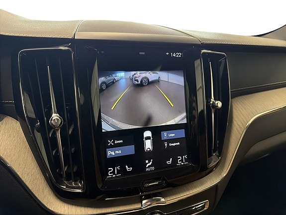 Volvo XC60 17 of 17