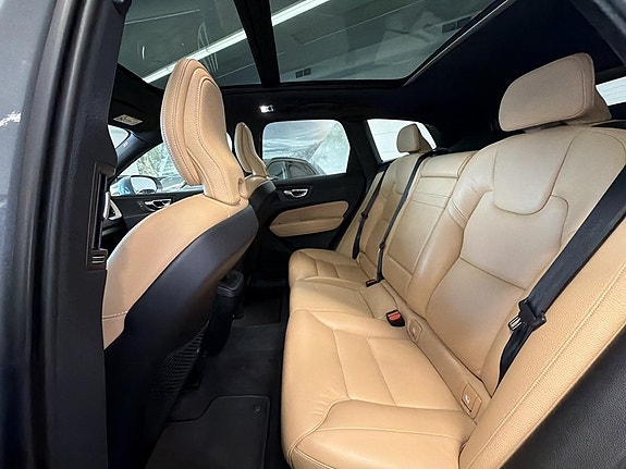 Volvo XC60 11 of 17