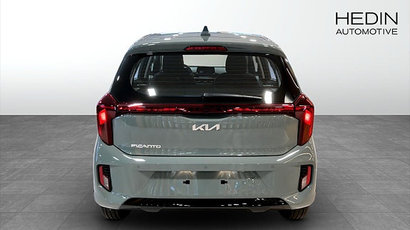Kia Picanto 7 of 16