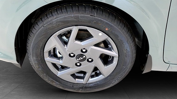 Kia Picanto 9 of 16