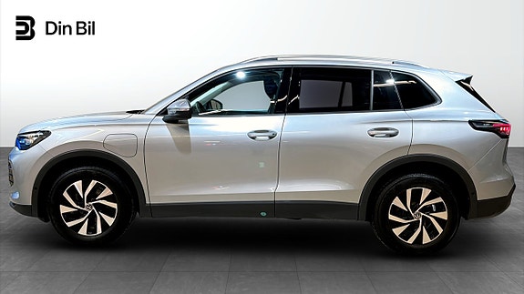 Volkswagen Tiguan 2 of 21