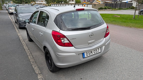 Opel Corsa 2 of 7