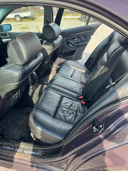 BMW 523i 7 of 7