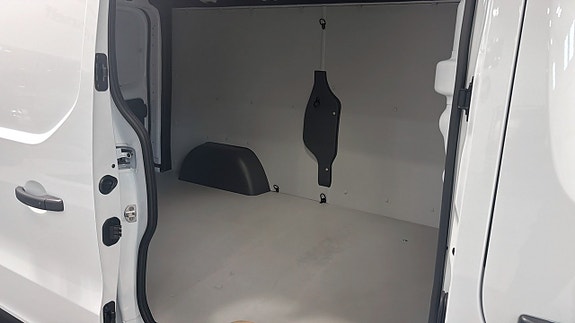 Renault Trafic 5 of 9