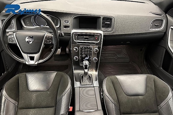 Volvo V60 2 of 16