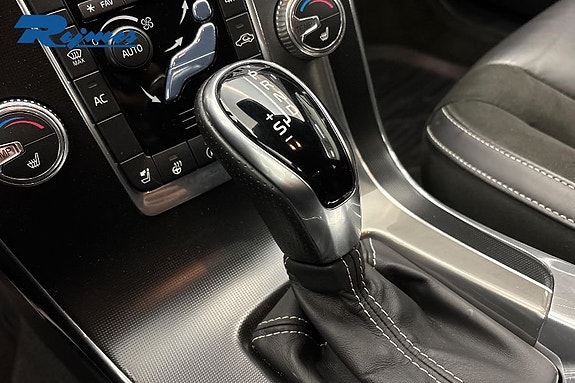 Volvo V60 12 of 16