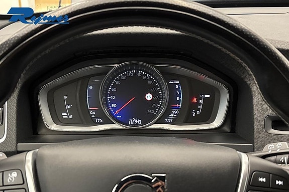 Volvo V60 7 of 16