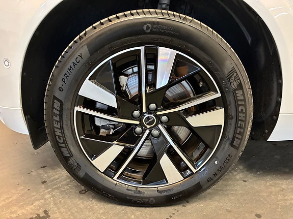 Volvo XC60 5 of 25