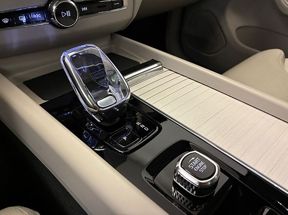 Volvo XC60 25 of 25