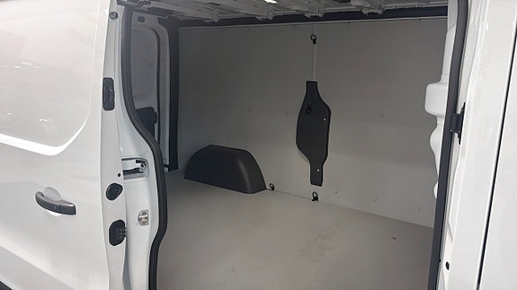 Renault Trafic 5 of 9