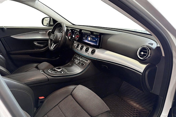 Mercedes-Benz E200 12 of 12