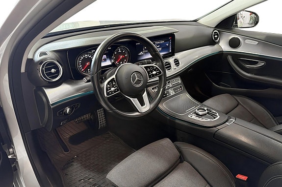 Mercedes-Benz E200 8 of 12