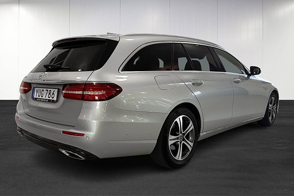 Mercedes-Benz E200 4 of 12