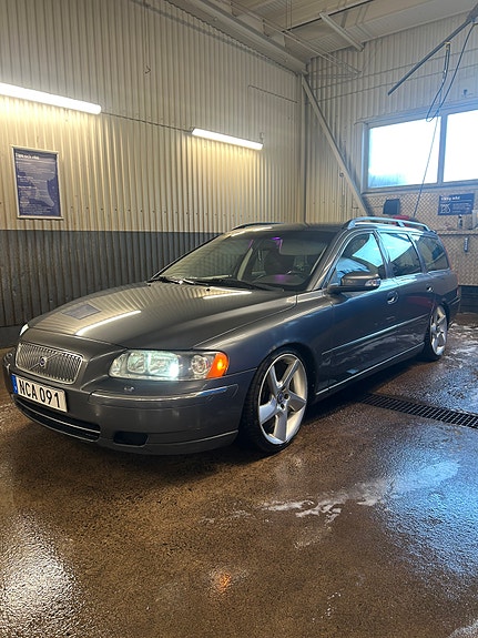 Volvo V70 4 of 6