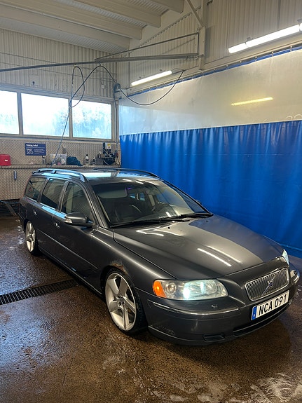 Volvo V70 3 of 6