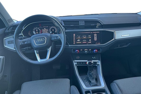 Audi Q3 7 of 23