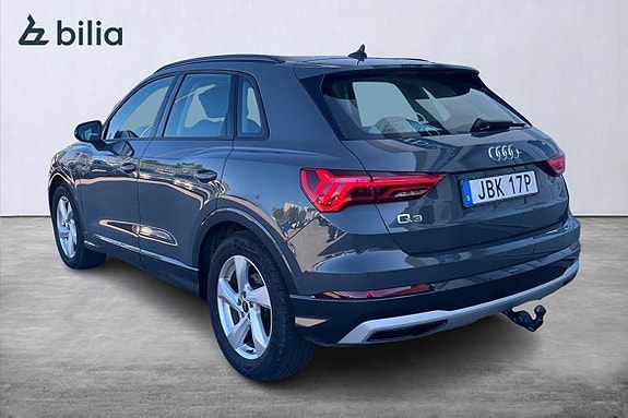 Audi Q3 2 of 23