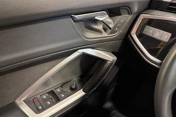 Audi Q3 22 of 25