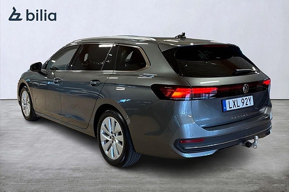 Volkswagen Passat 2 of 24