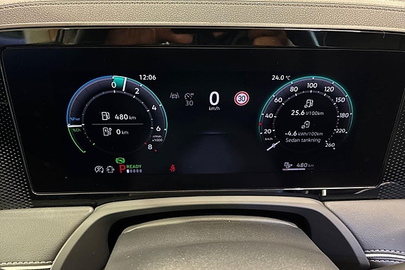 Volkswagen Passat 11 of 24