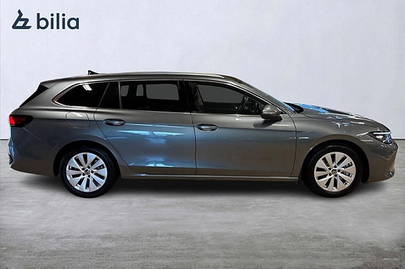 Volkswagen Passat 14 of 24