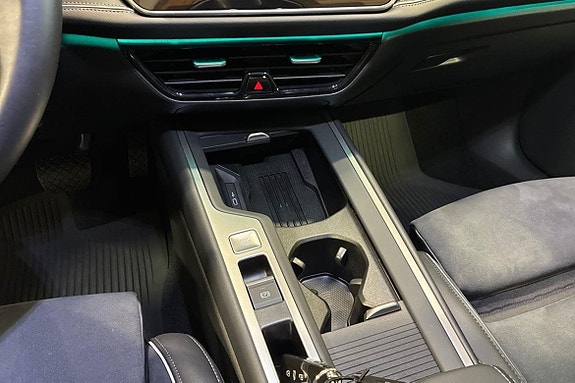 Volkswagen Passat 19 of 24