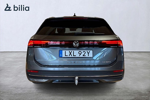 Volkswagen Passat 5 of 24