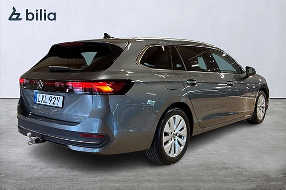 Volkswagen Passat 15 of 24